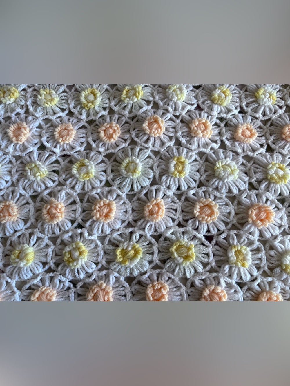 Handmade Vintage Crochet Daisy Puff Baby Blanket 25x30